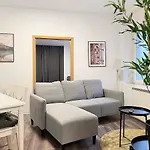 Cozy Apartment For 9 200M To Marienplatz