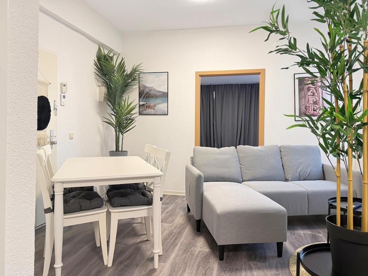 Apartment Cozy For 9 200m To Marienplatz Stuttgart